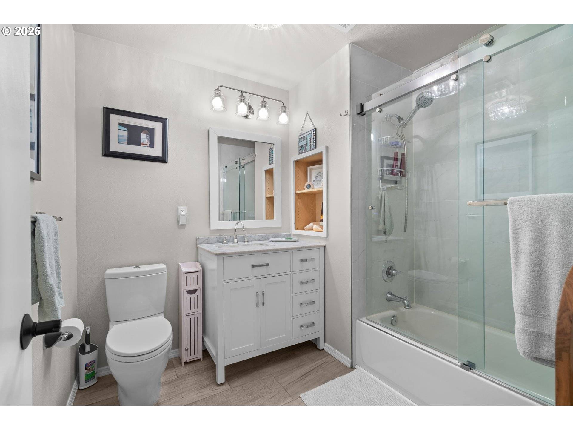 8265 SW CANYON LN, Portland, OR 97225