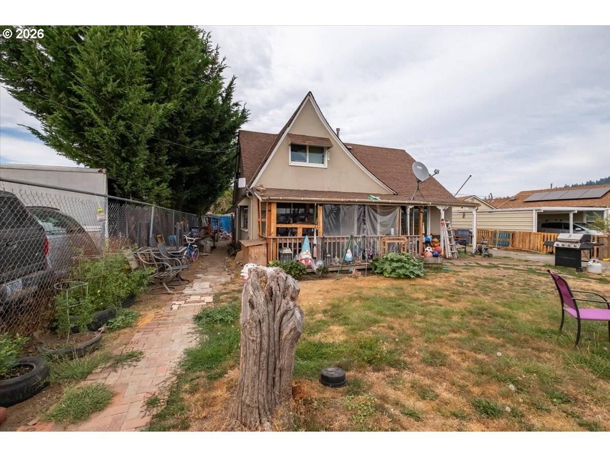 299 GILBERT ST, Lebanon, OR 97355