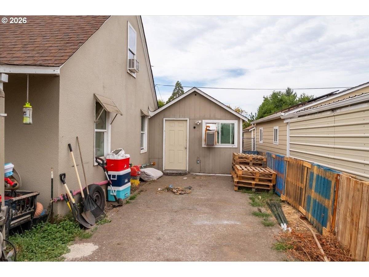 299 GILBERT ST, Lebanon, OR 97355