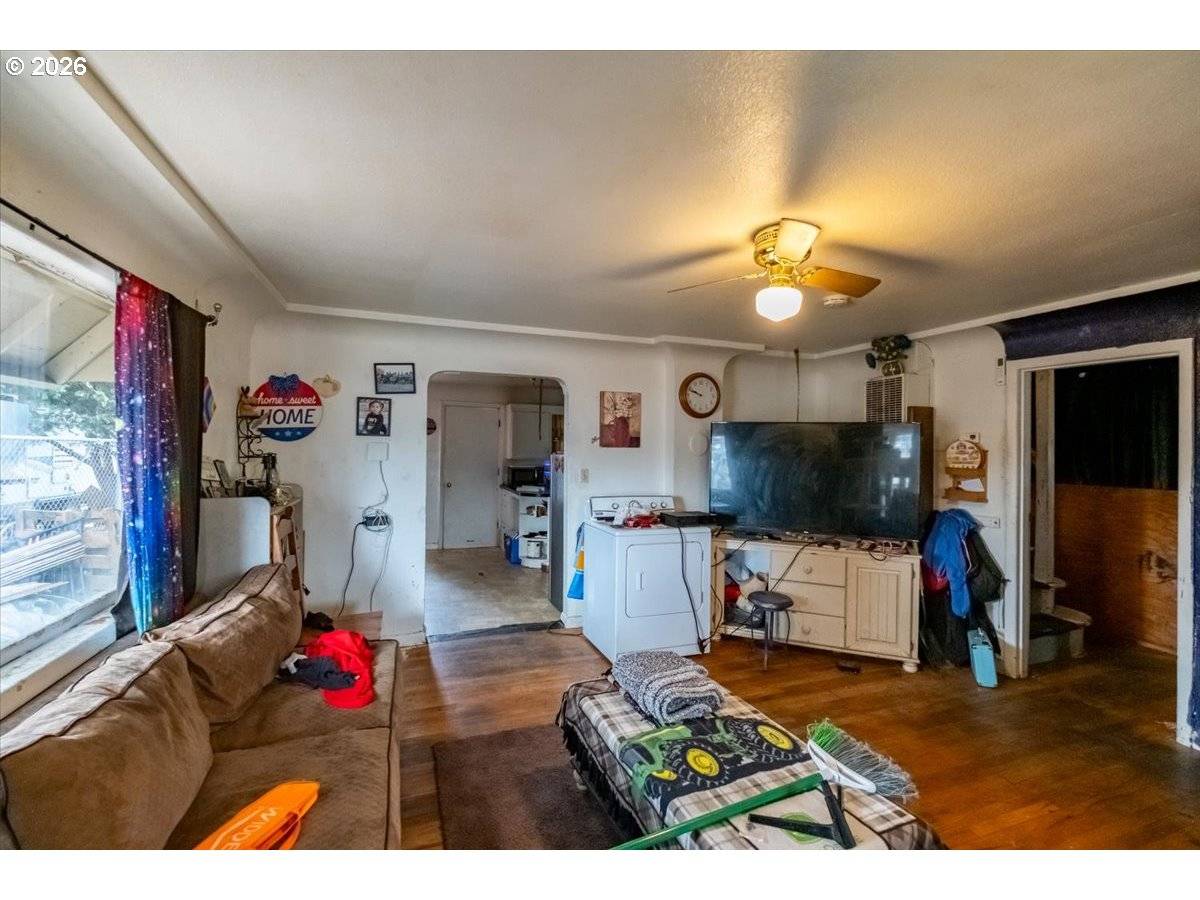 299 GILBERT ST, Lebanon, OR 97355