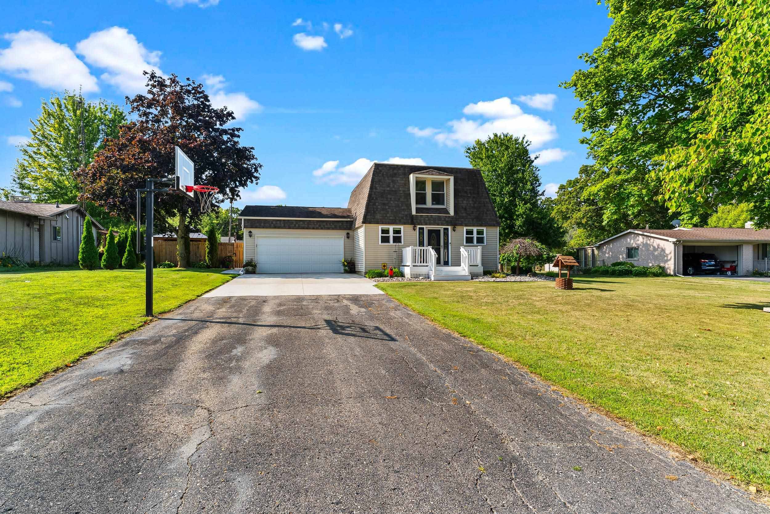 9224 Timberline CT, Grand Blanc Twp, MI 48439