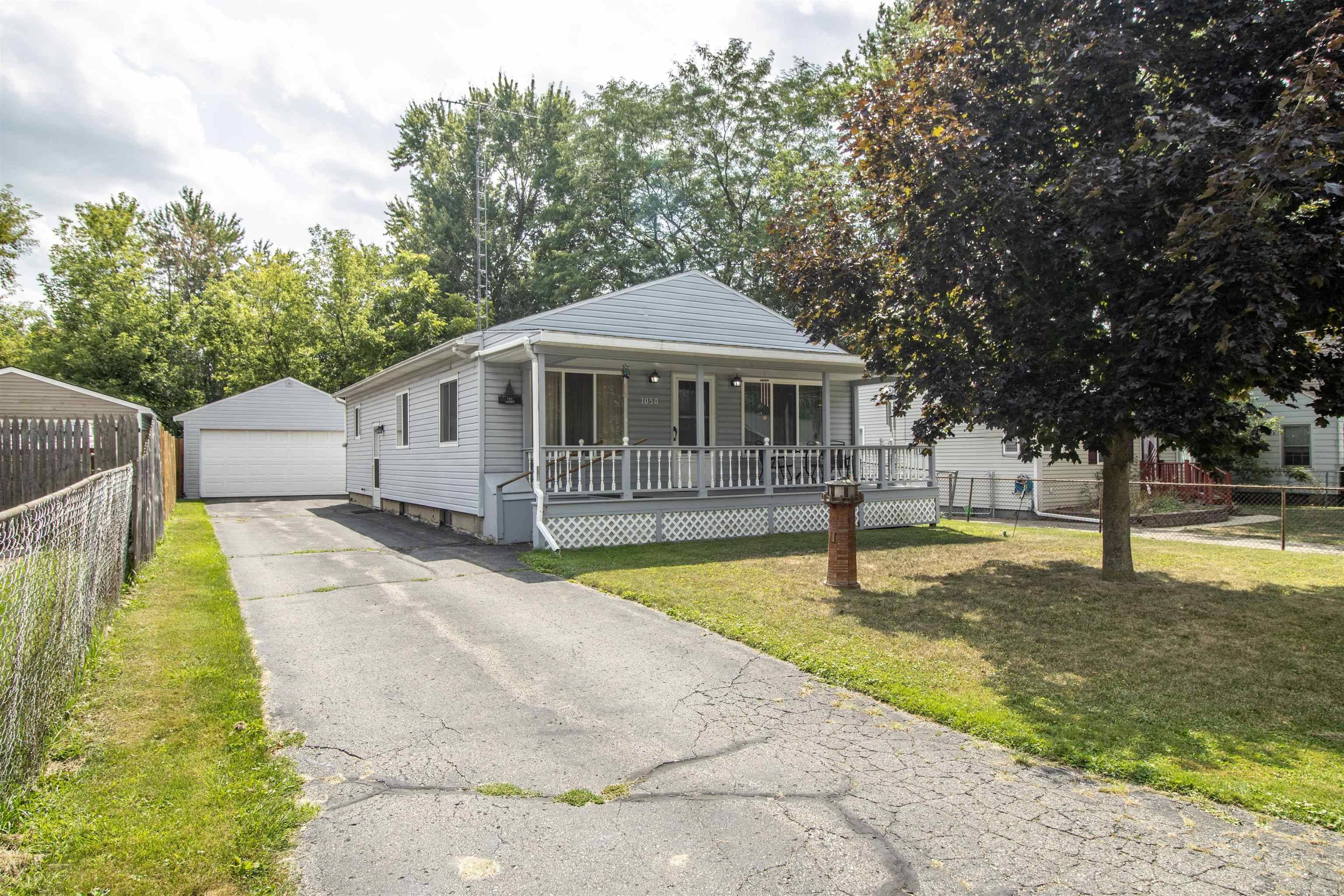 1050 Corydon DR, Genesee Twp, MI 48458