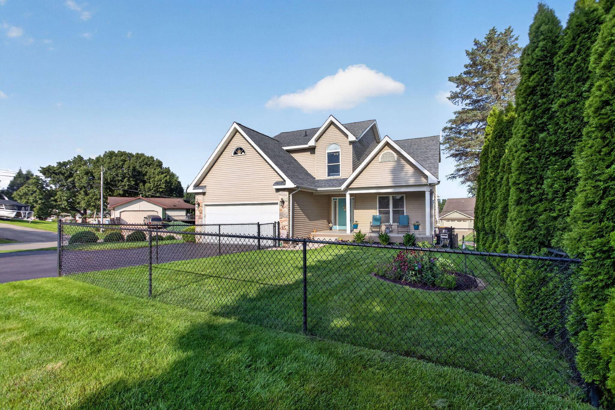 165 Hawthorne DR, Cement City Twp, MI 49230