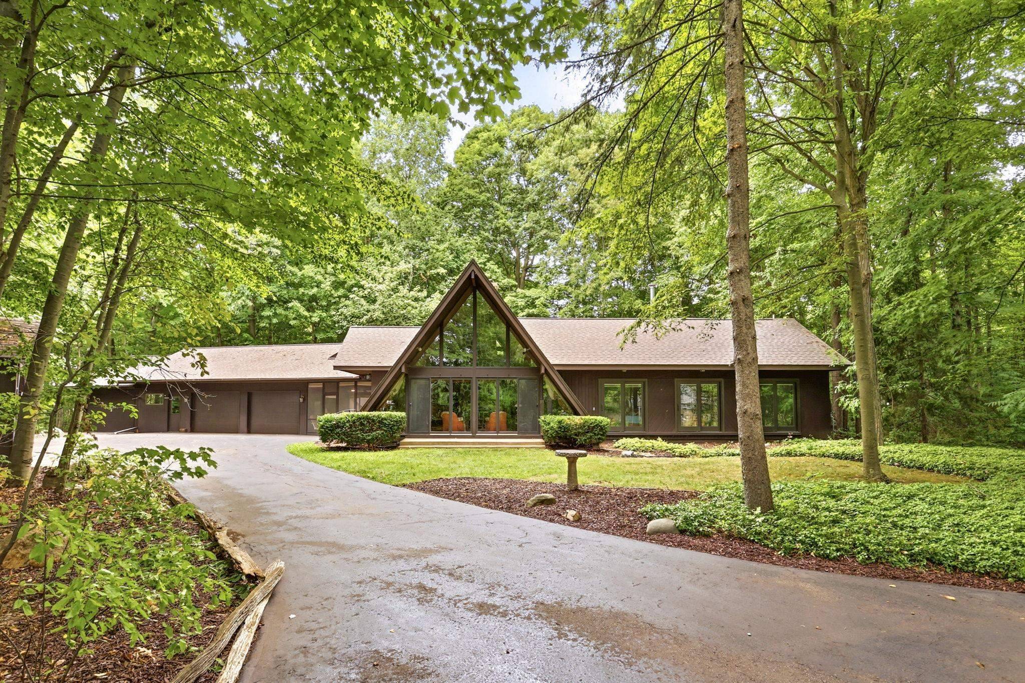 5130 Churchgrove RD, Frankenmuth, MI 48734