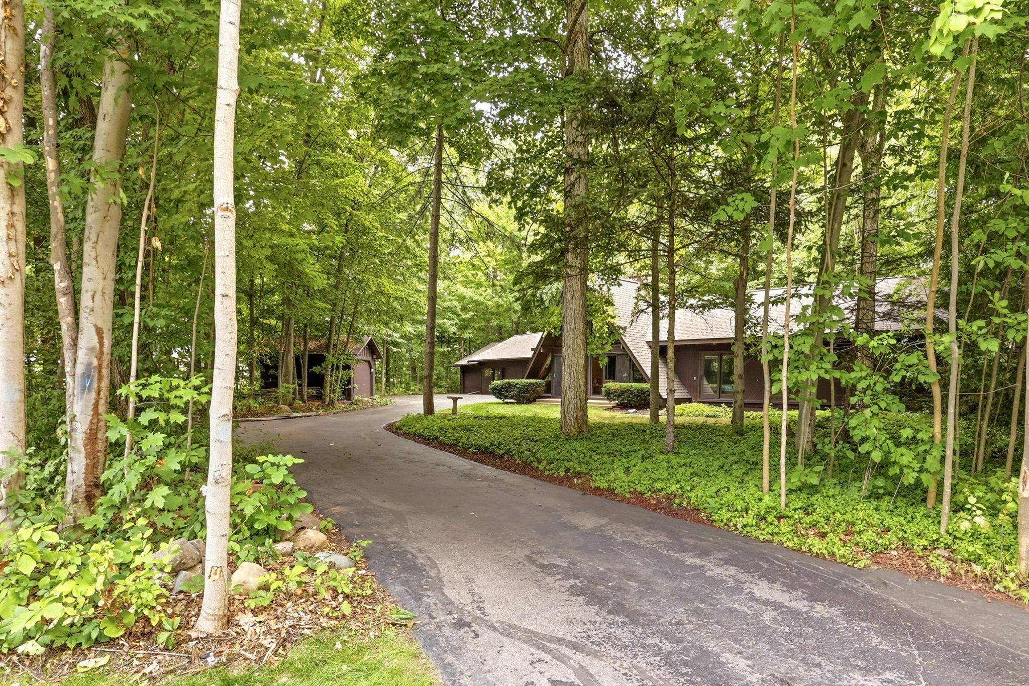 5130 Churchgrove RD, Frankenmuth, MI 48734