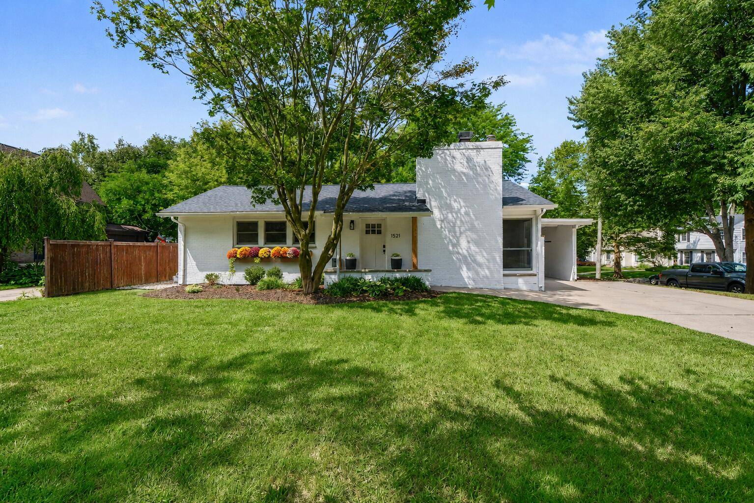 1521 Lake Grove AVE SE, East Grand Rapids, MI 49506