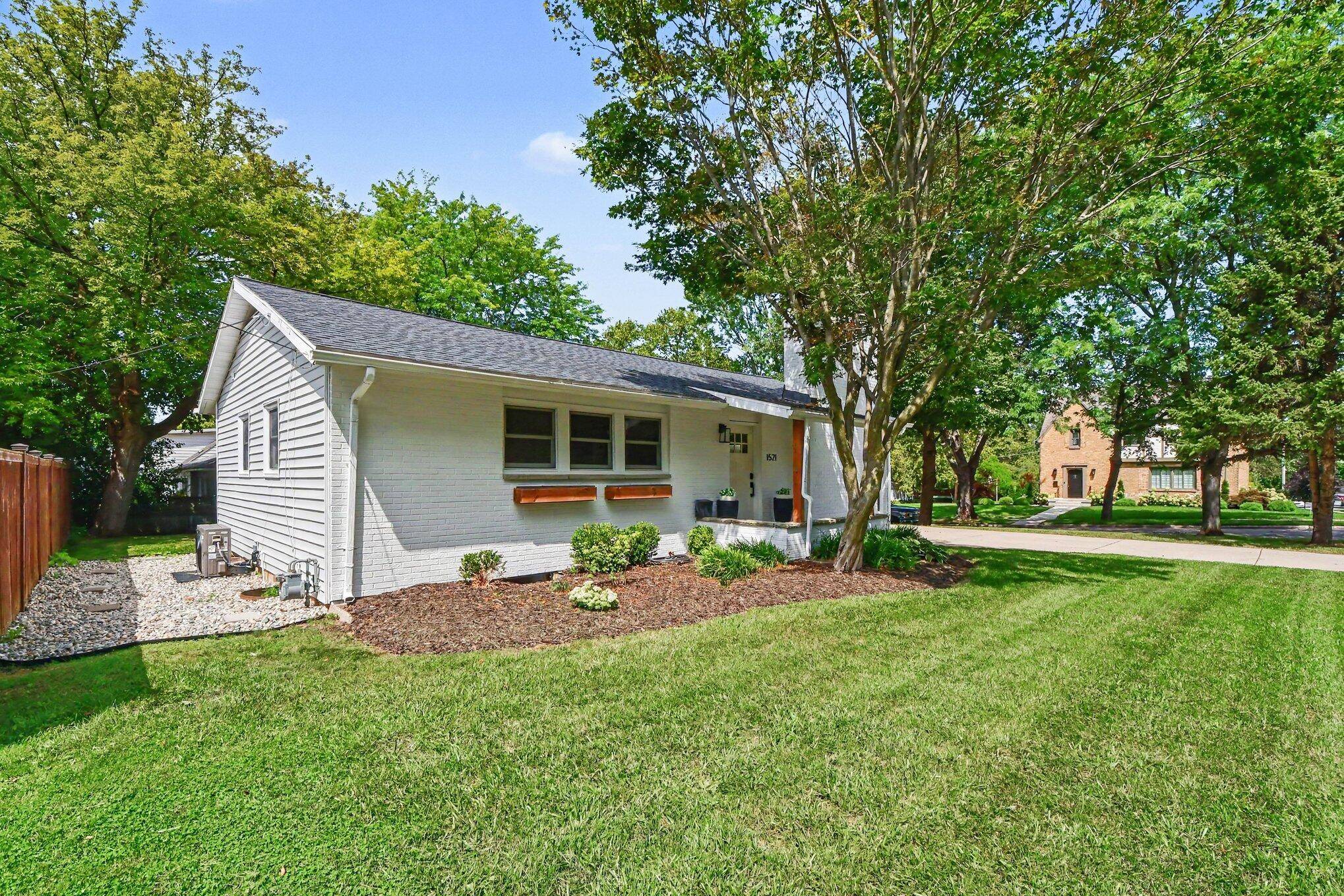 1521 Lake Grove AVE SE, East Grand Rapids, MI 49506