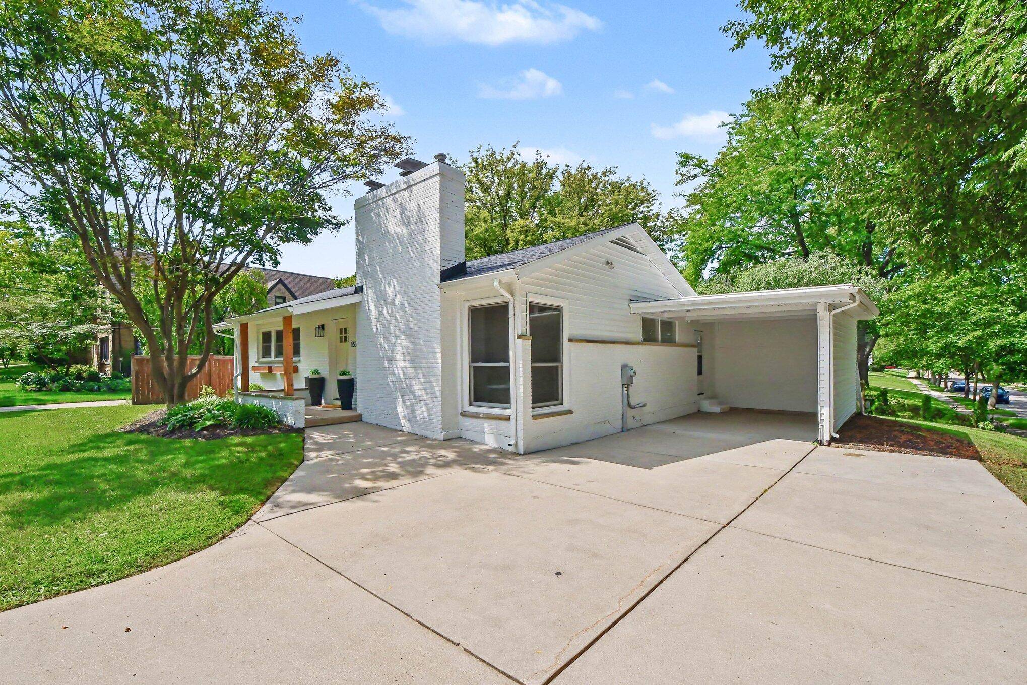 1521 Lake Grove AVE SE, East Grand Rapids, MI 49506