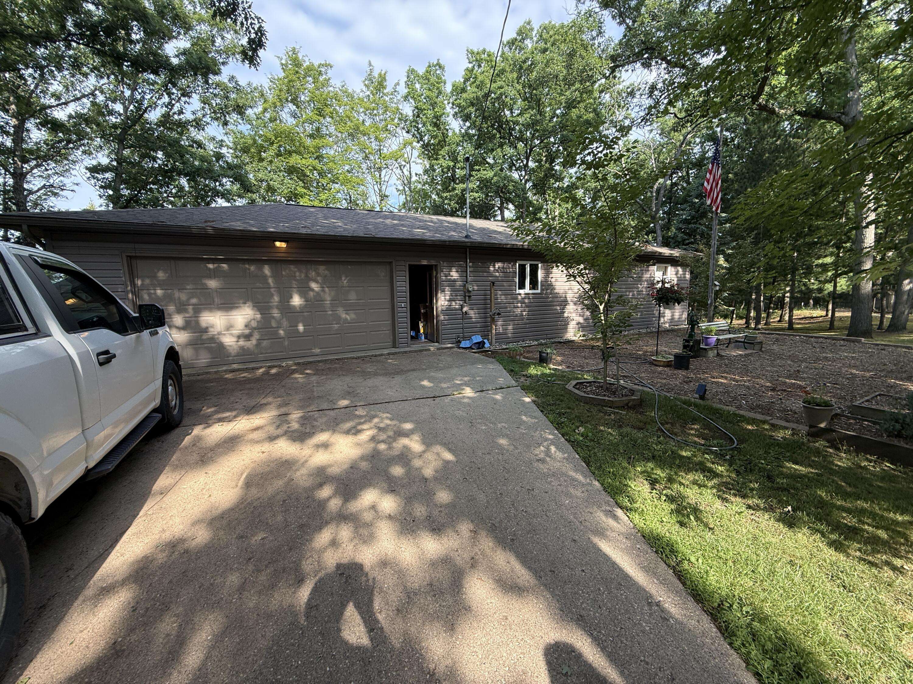 8733 S James RD, Pleasant Plains Twp, MI 49304