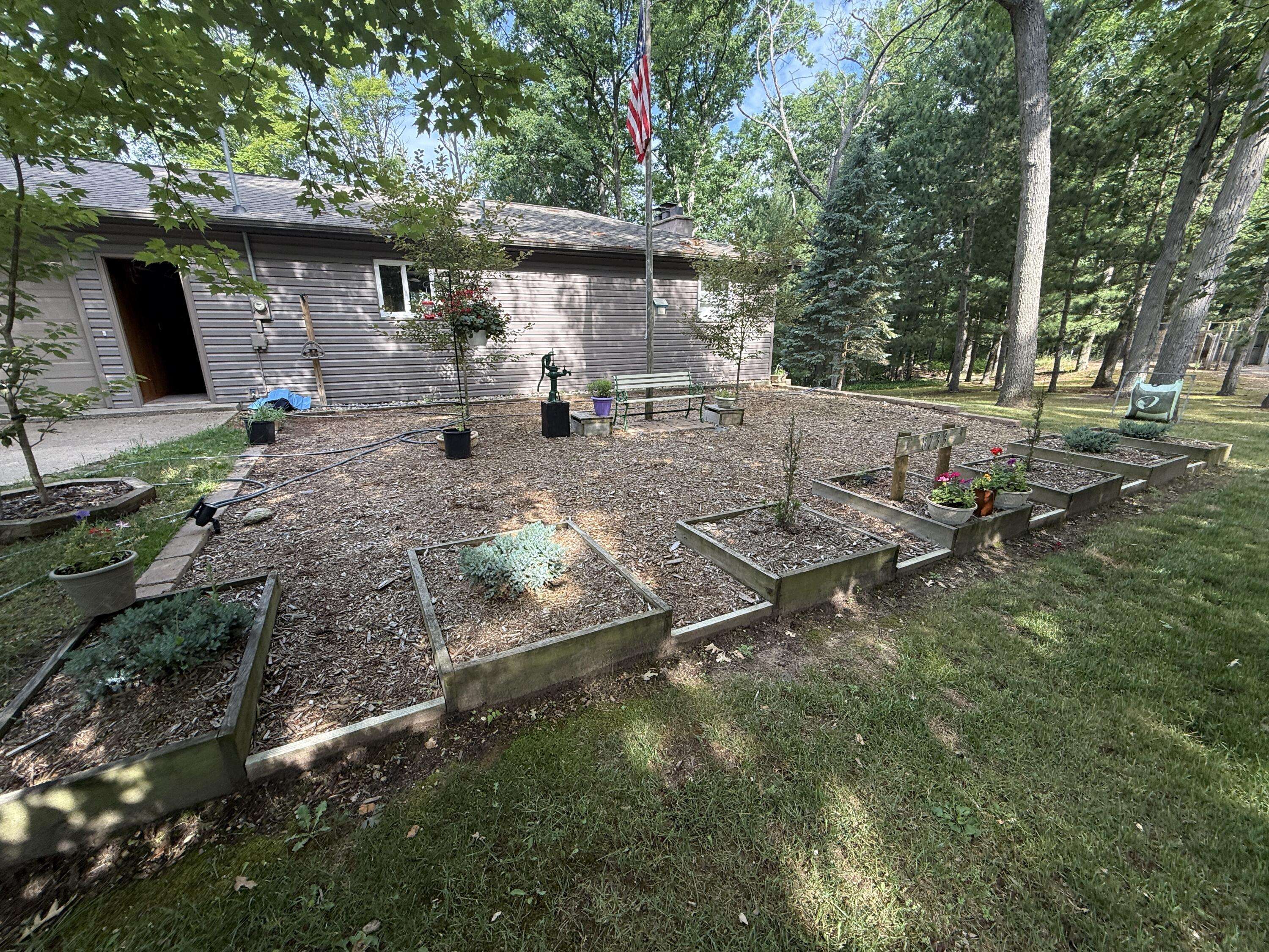 8733 S James RD, Pleasant Plains Twp, MI 49304