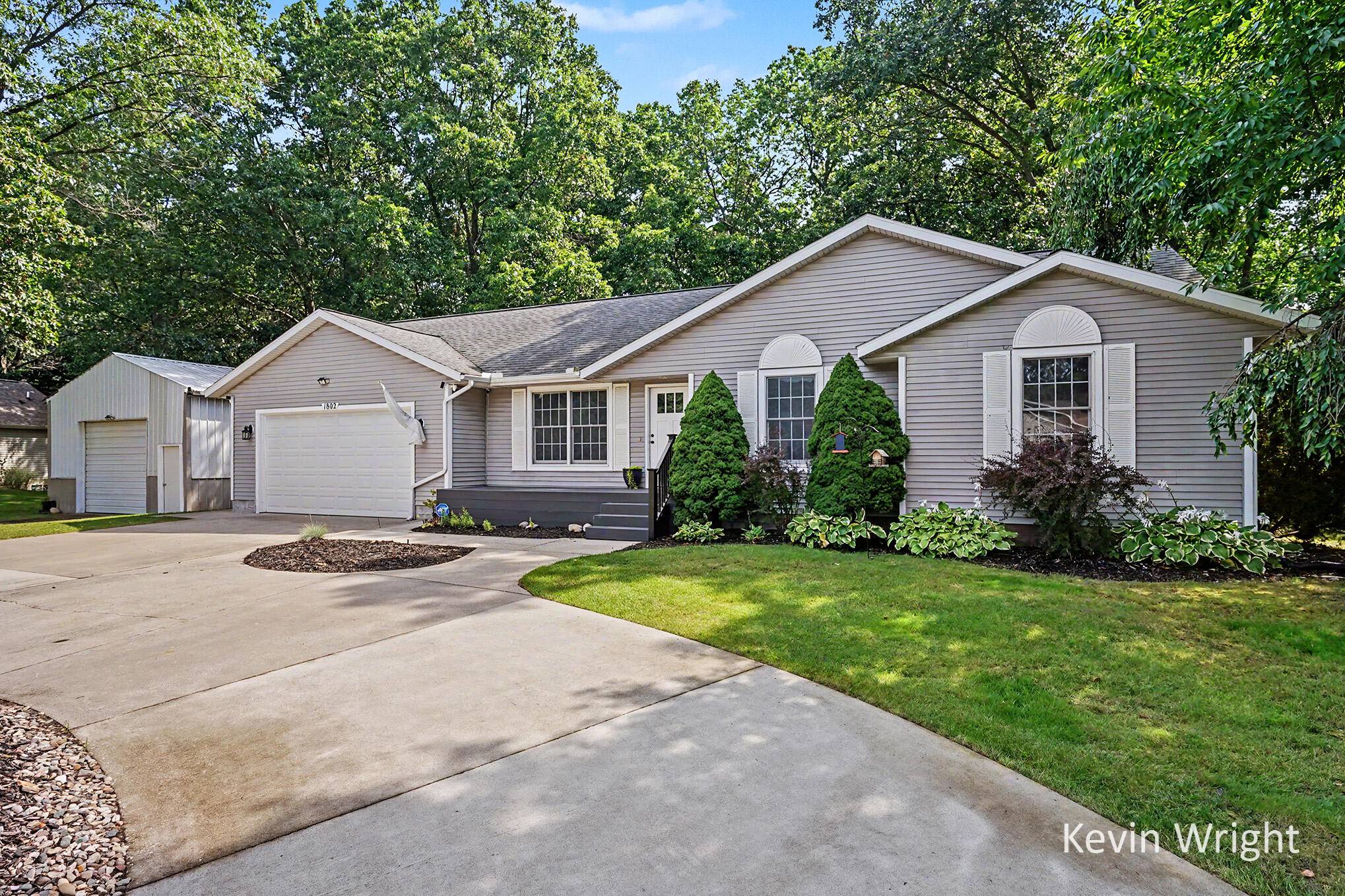 1802 Duchess CT, Muskegon Twp, MI 49445