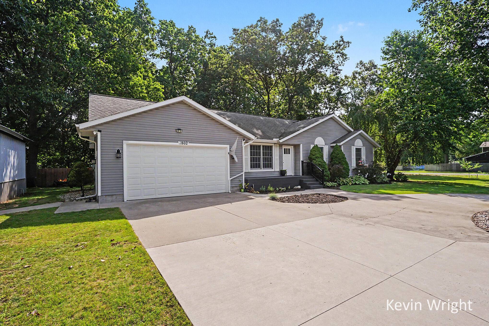 1802 Duchess CT, Muskegon Twp, MI 49445