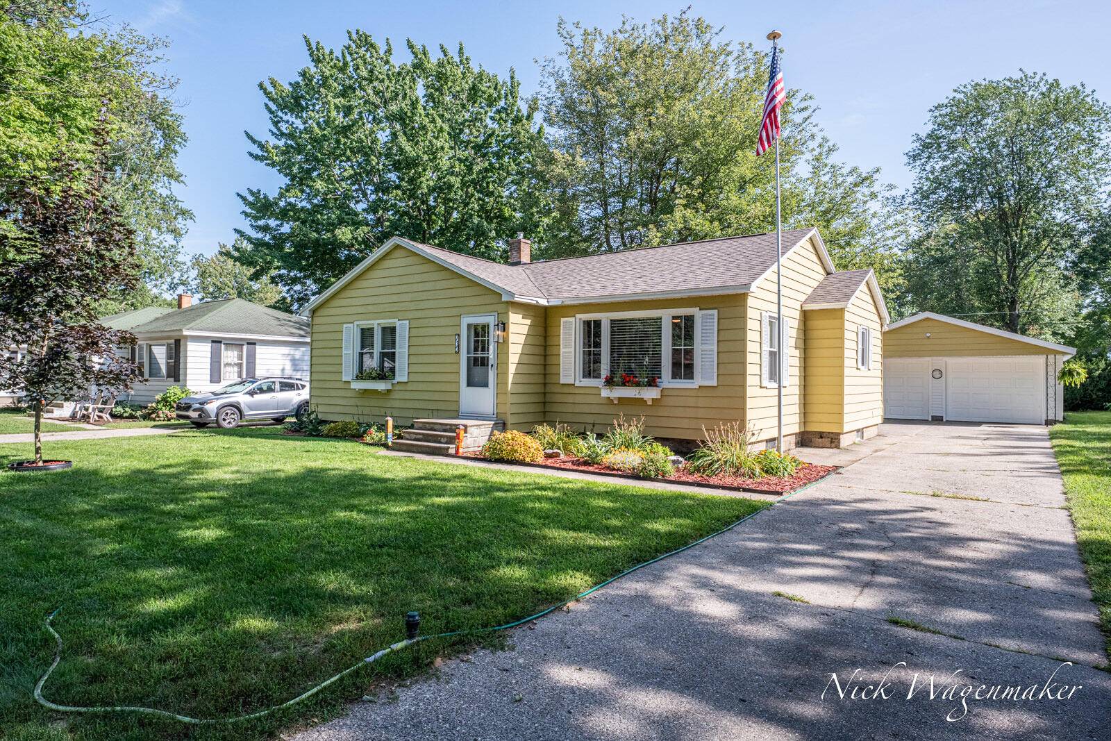 712 River ST, Spring Lake Vllg, MI 49456