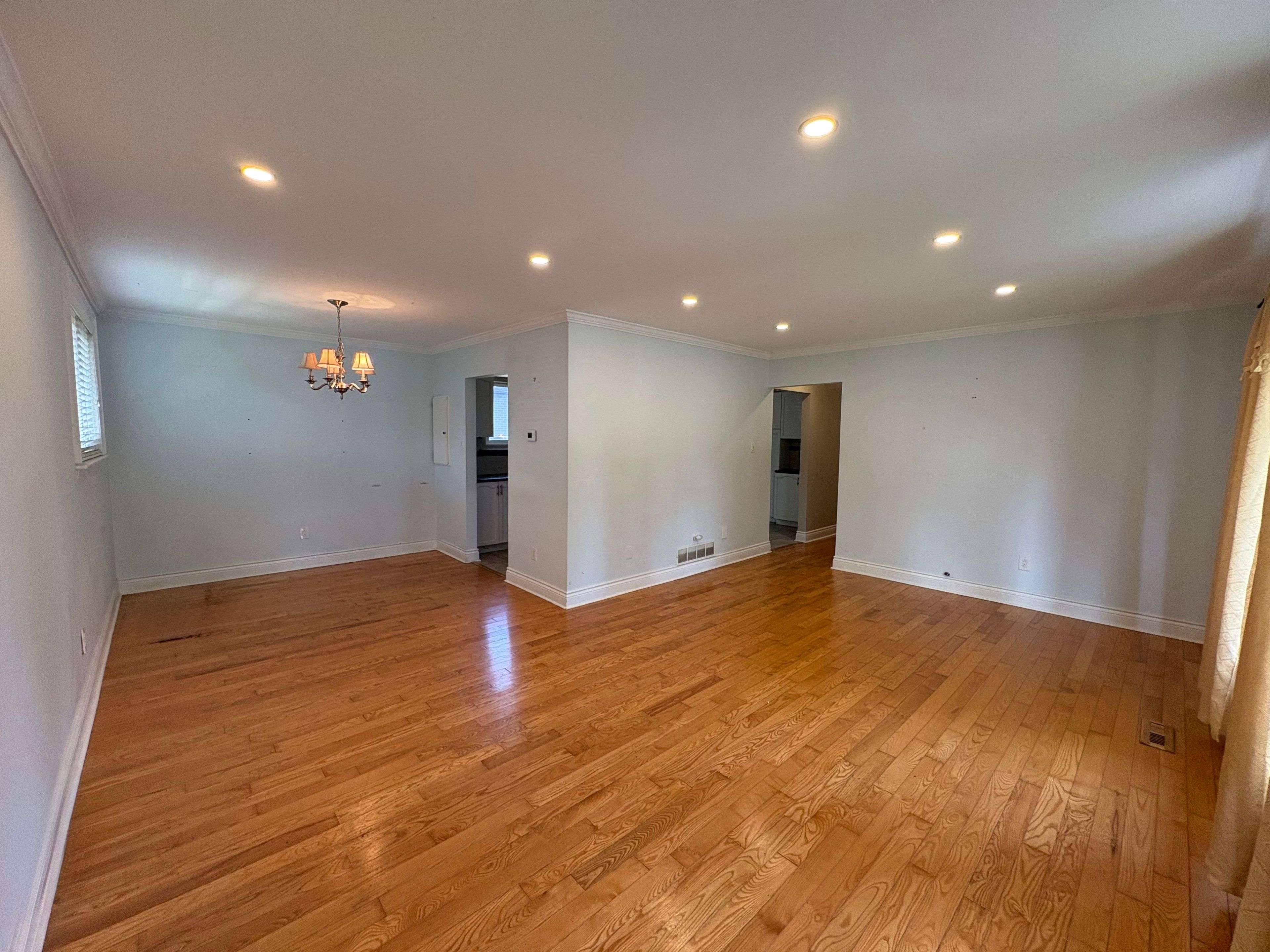 58 Devins DR #Upper Level, Aurora, ON L4G 2Z1