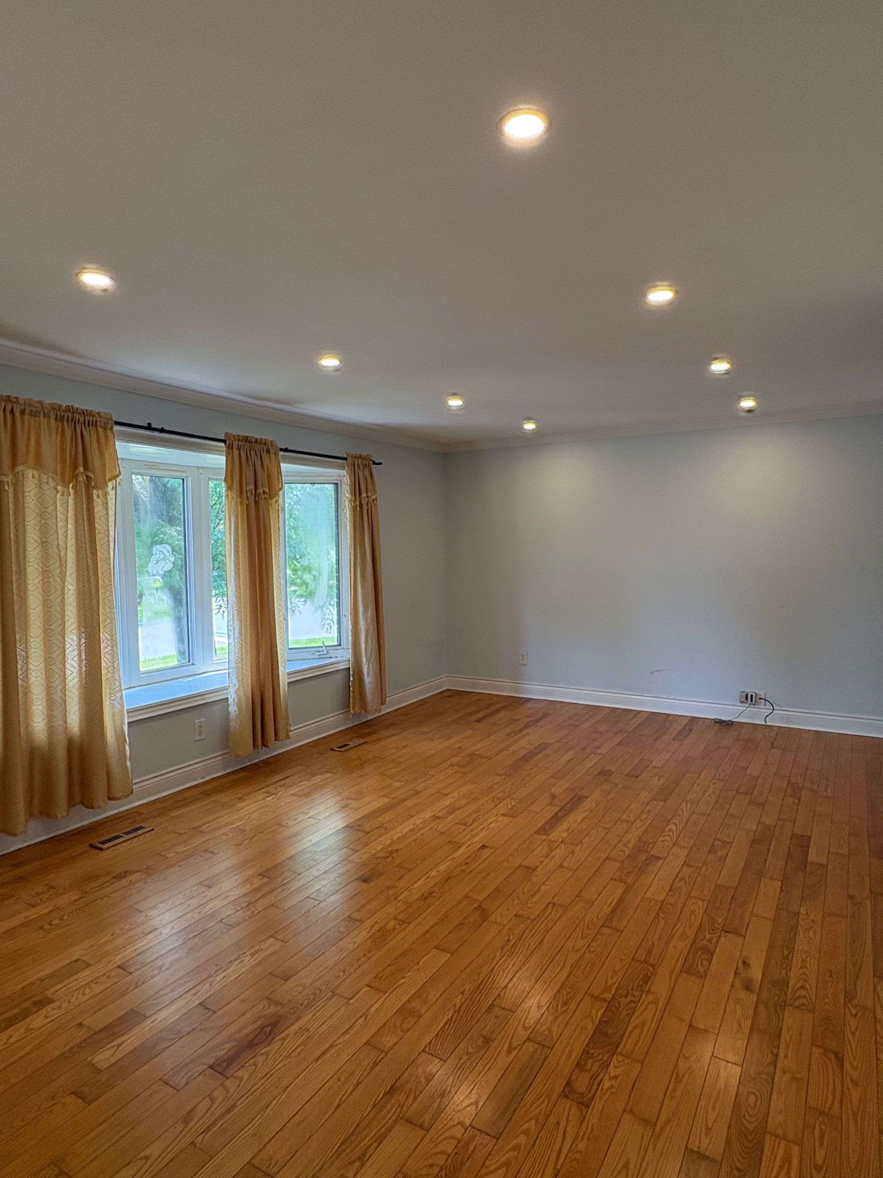 58 Devins DR #Upper Level, Aurora, ON L4G 2Z1