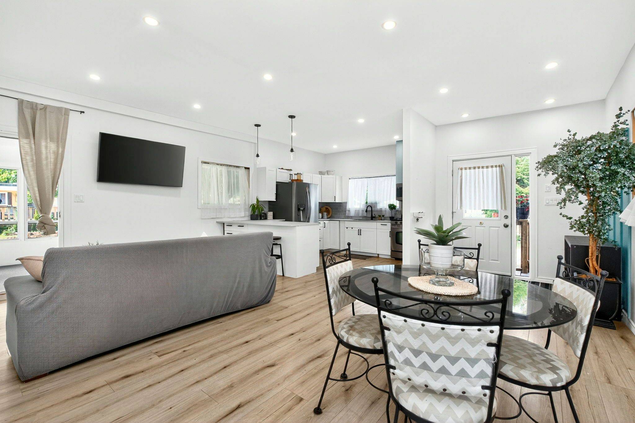 19 Vics RD, Midland, ON L4R 0B9