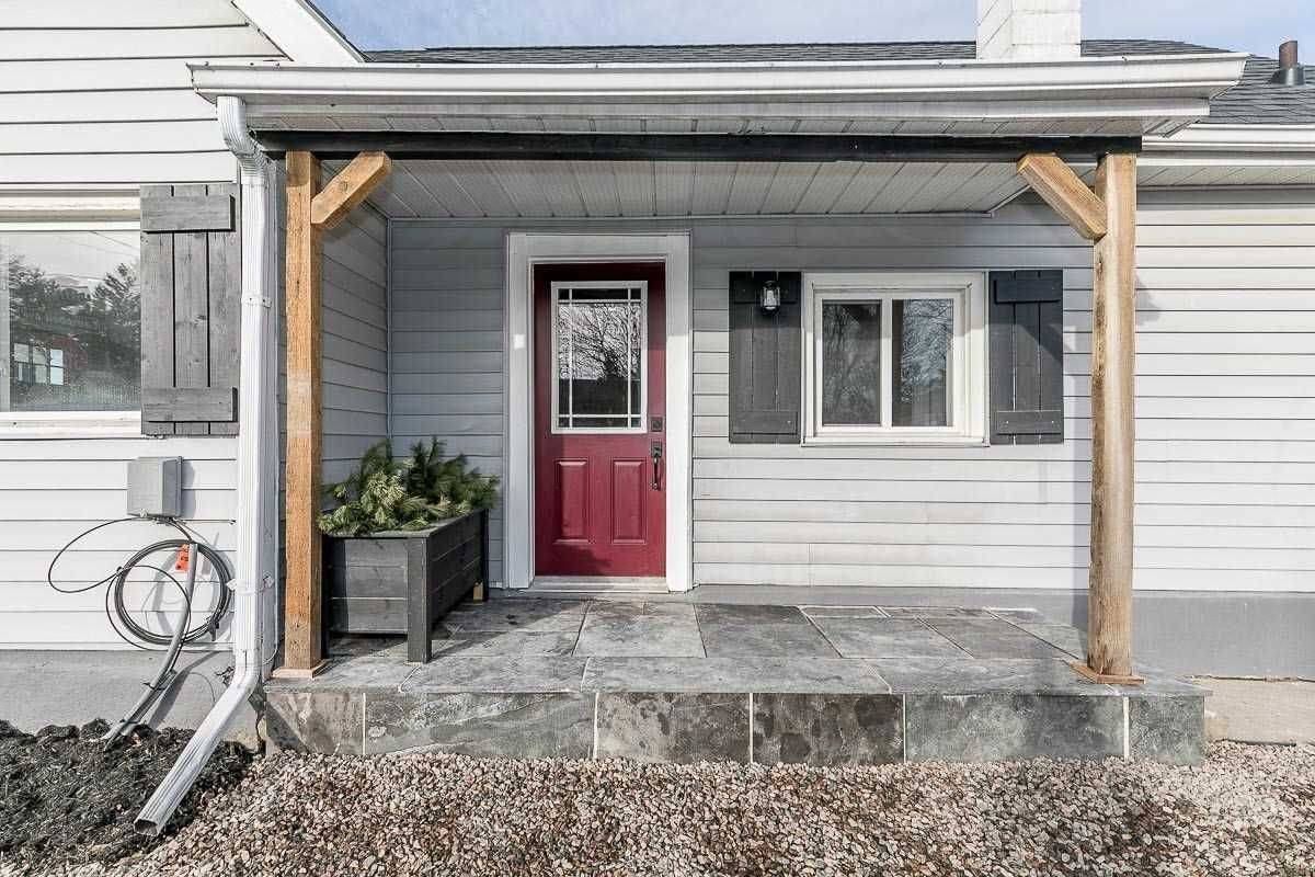 46 Campbell AVE #2, Barrie, ON L4N 2T4