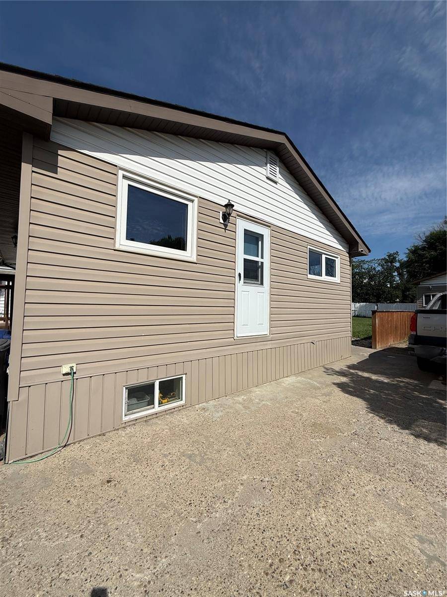 12 6th Street CRESCENT W, Kindersley, SK S0L 1S0