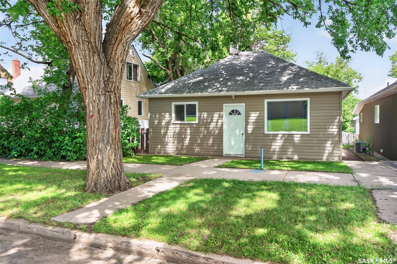 40 Iroquois STREET E, Moose Jaw, SK S6H 4S8