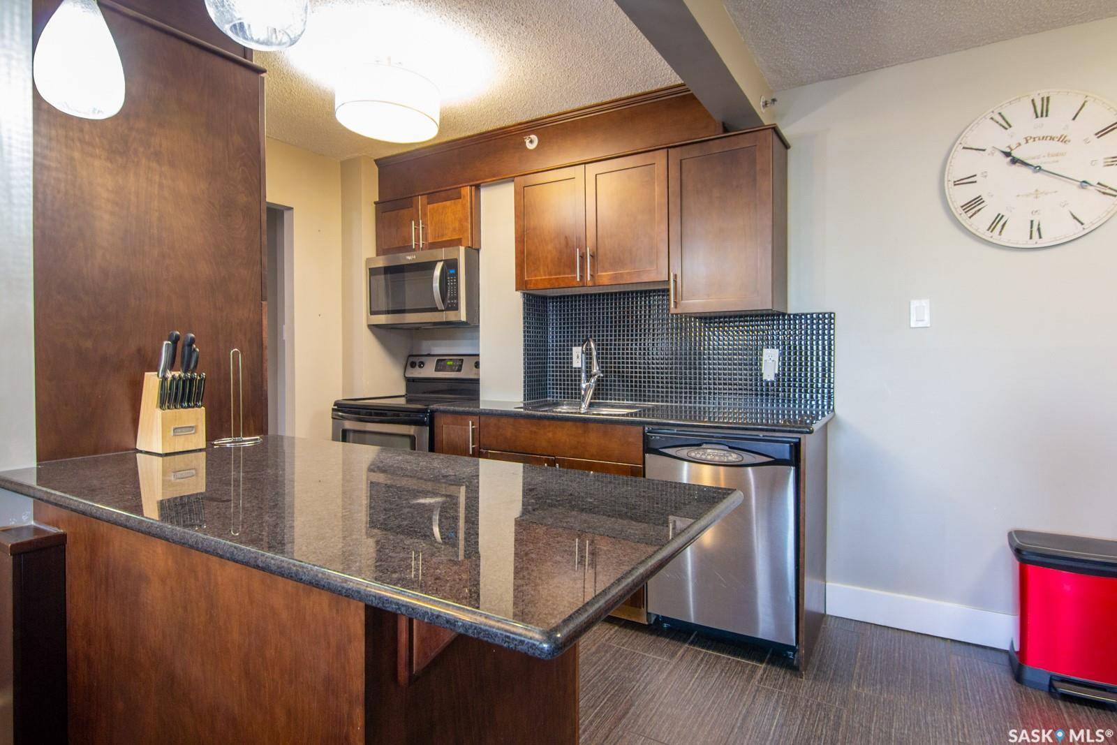 320 5th AVENUE N #201, Saskatoon, SK S7K 2D5