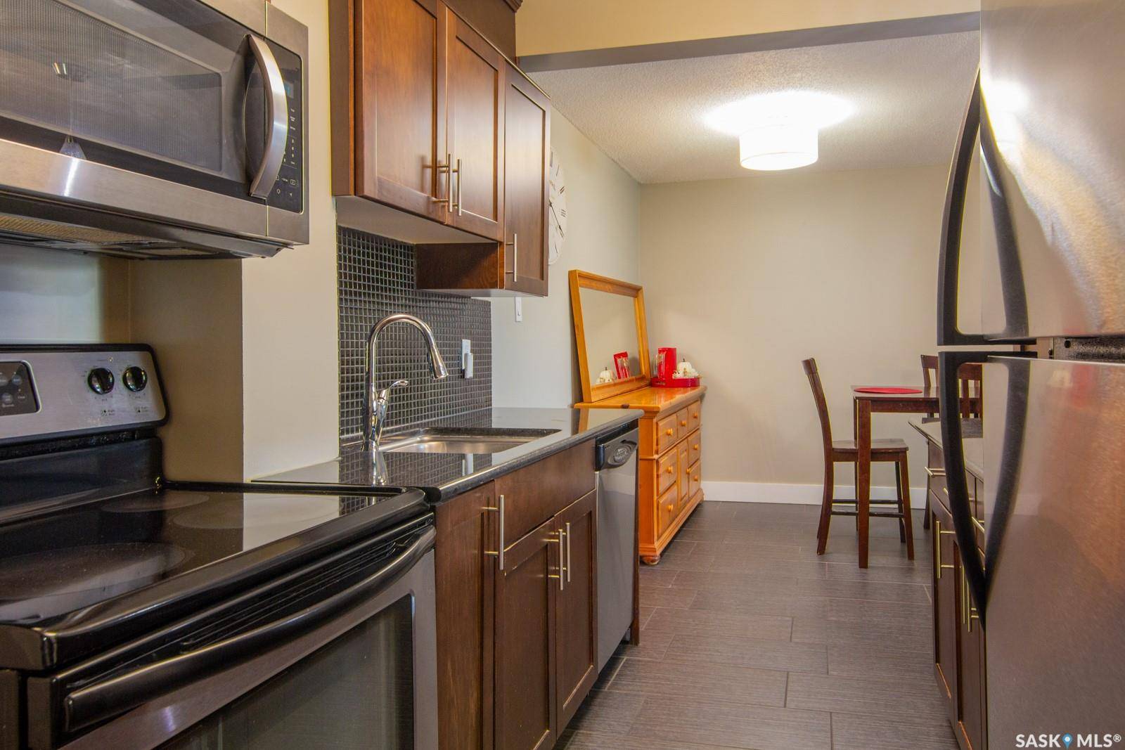 320 5th AVENUE N #201, Saskatoon, SK S7K 2D5