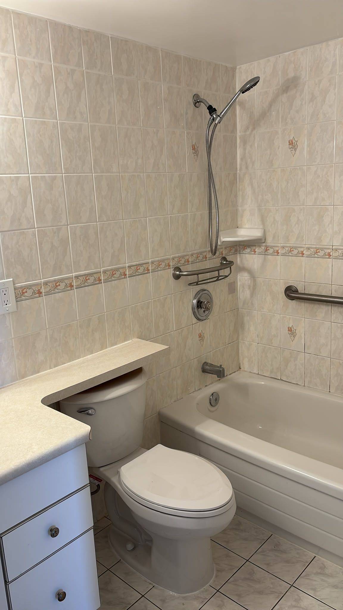 85 Emmett AVE #1810, Toronto W04, ON M6M 5A2