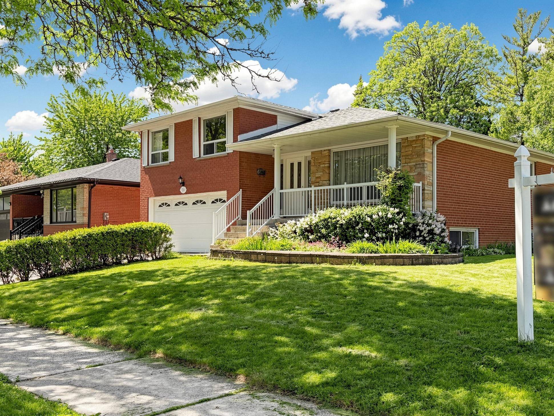 2220 Springfield CT, Mississauga, ON L5K 1V2