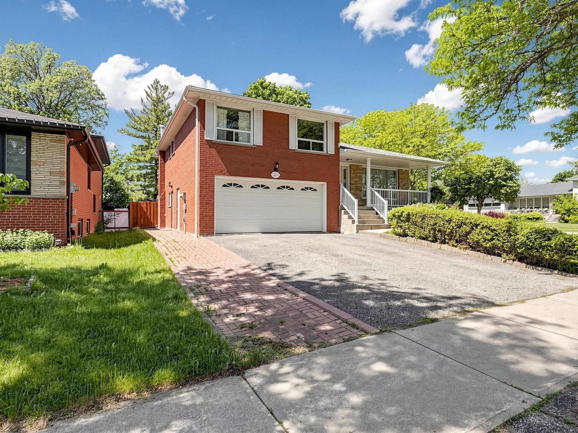 2220 Springfield CT, Mississauga, ON L5K 1V2