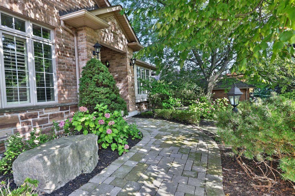 1092 CROFTON WAY, Burlington, ON L7P 4W8