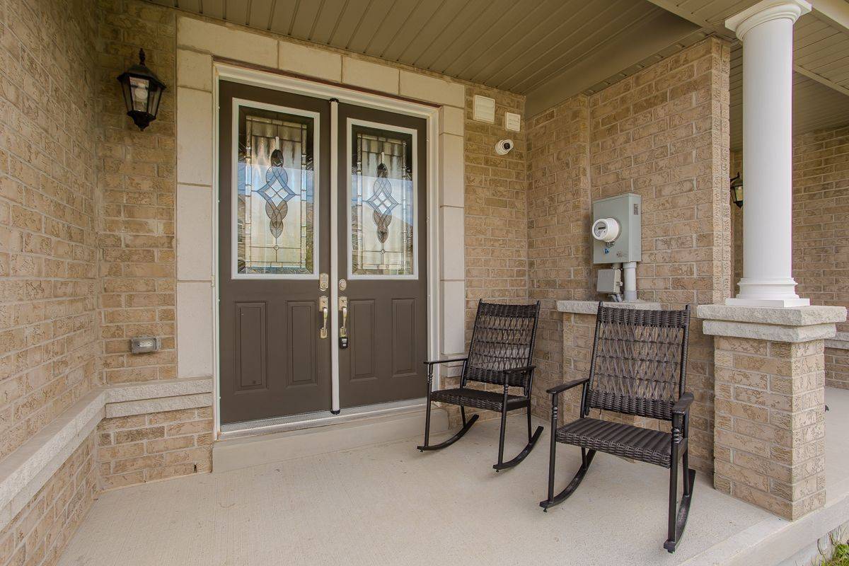 11 Cooley GRV, Hamilton, ON L9K 0J7