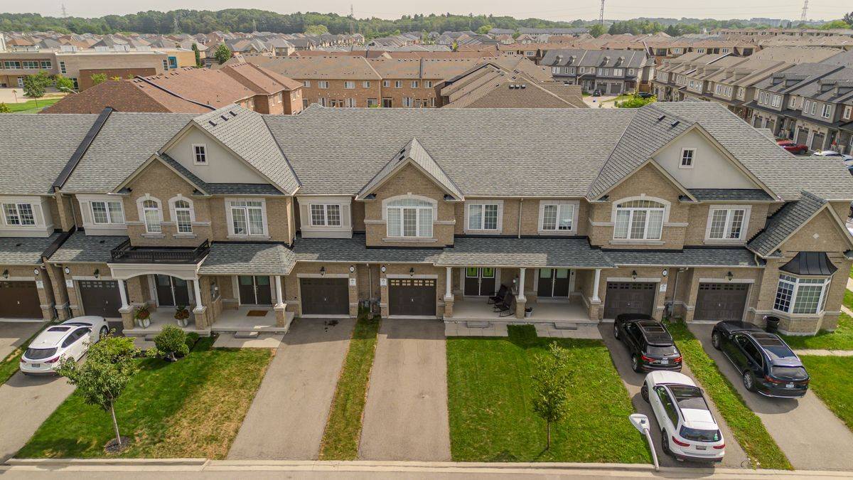 11 Cooley GRV, Hamilton, ON L9K 0J7