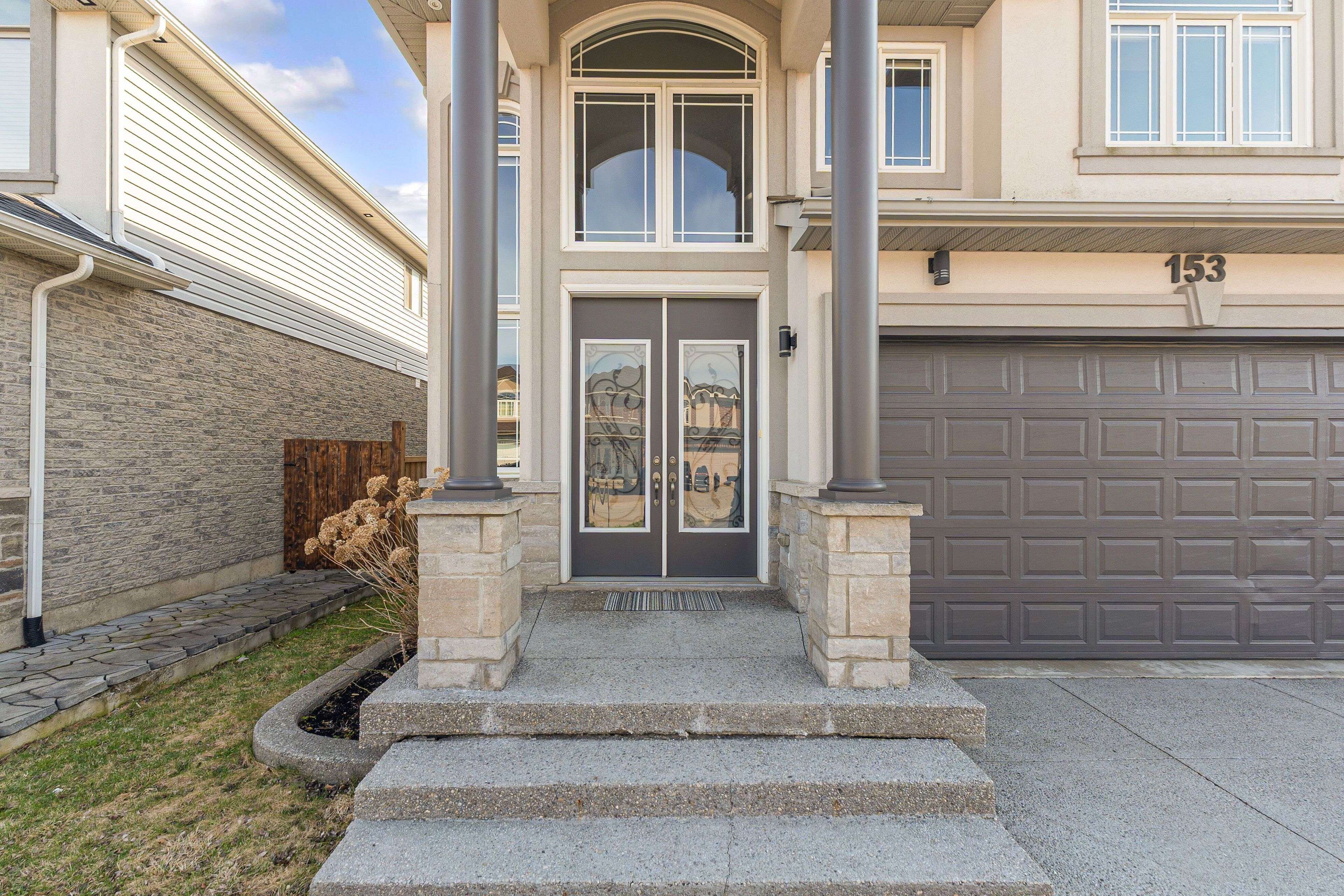 153 Medici LN, Hamilton, ON L9B 0G7