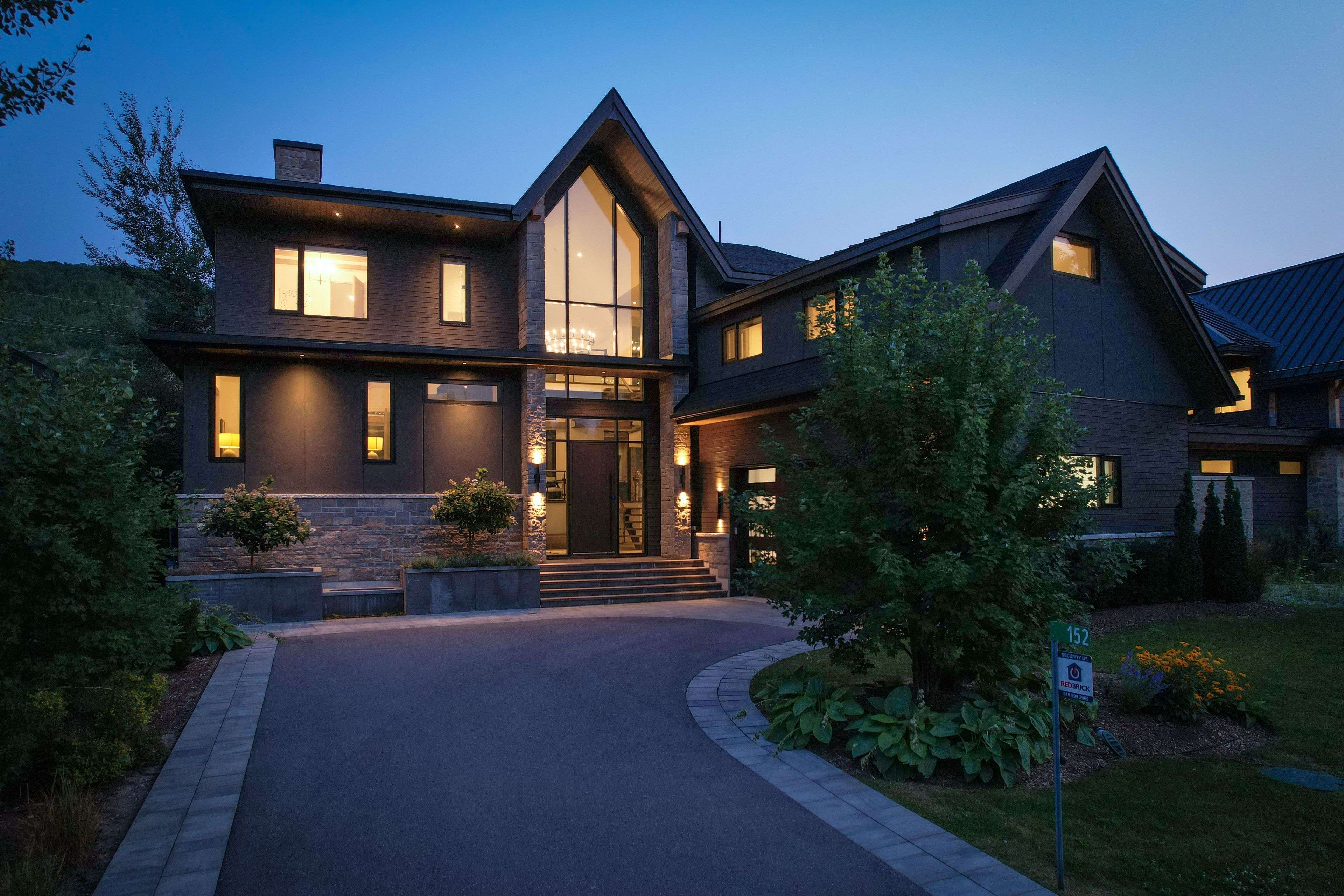 152 Delphi LN, Blue Mountains, ON N0H 1J0