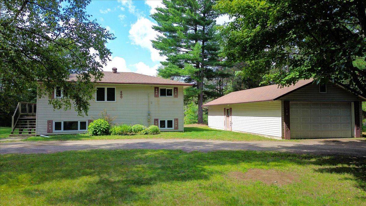 32 Firehall LN, Hastings Highlands, ON K0L 1C0
