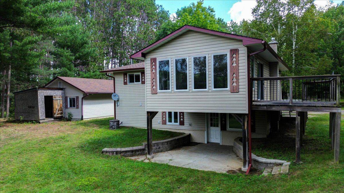 32 Firehall LN, Hastings Highlands, ON K0L 1C0