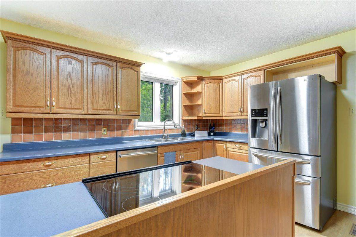 32 Firehall LN, Hastings Highlands, ON K0L 1C0