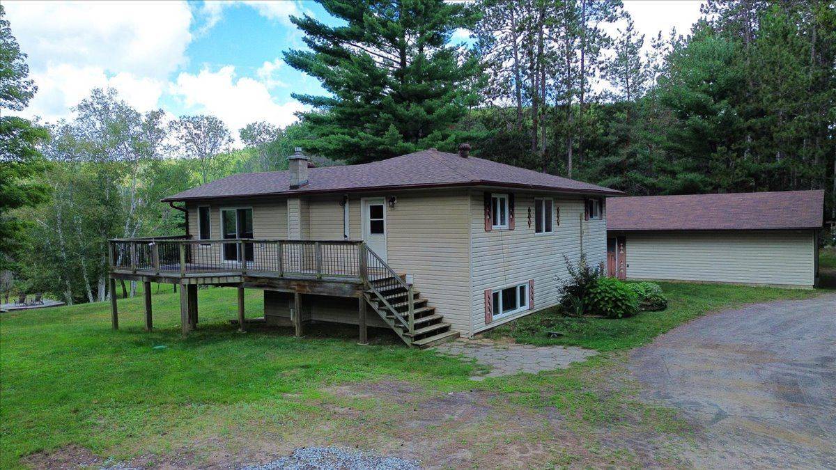 32 Firehall LN, Hastings Highlands, ON K0L 1C0