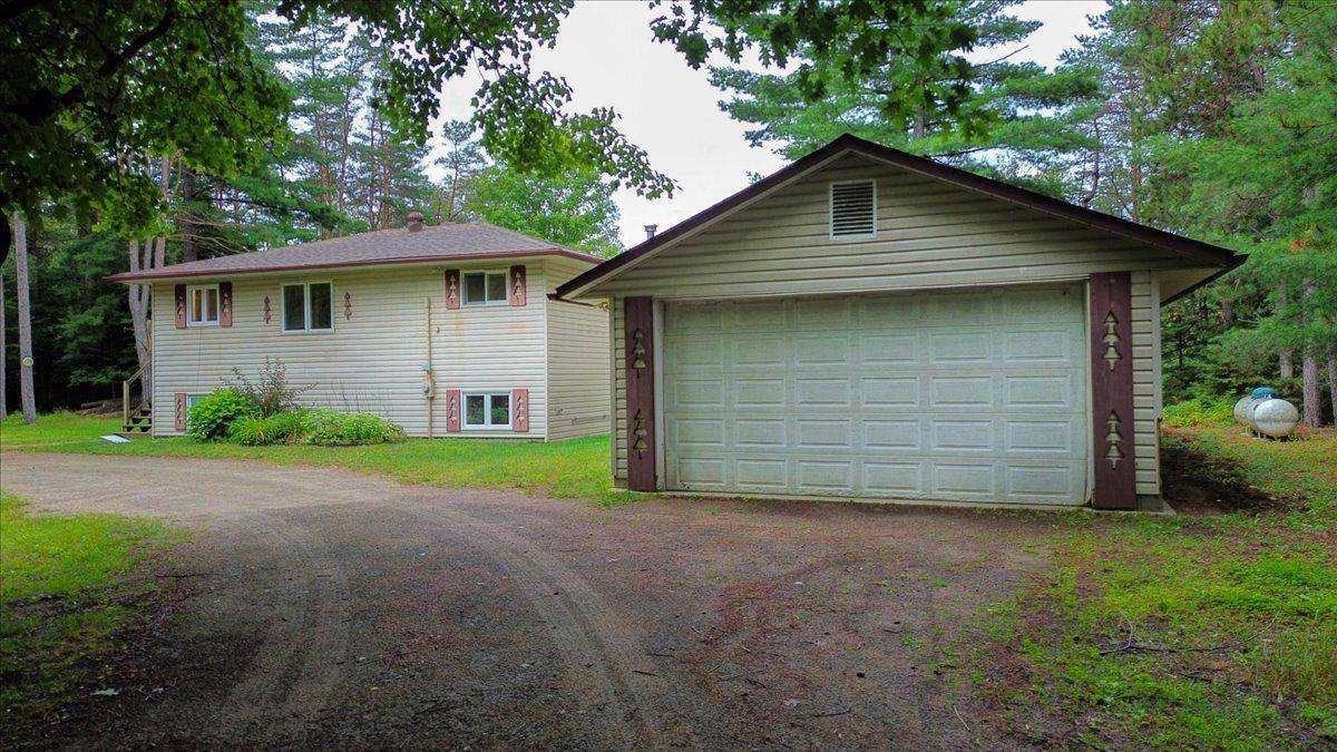 32 Firehall LN, Hastings Highlands, ON K0L 1C0