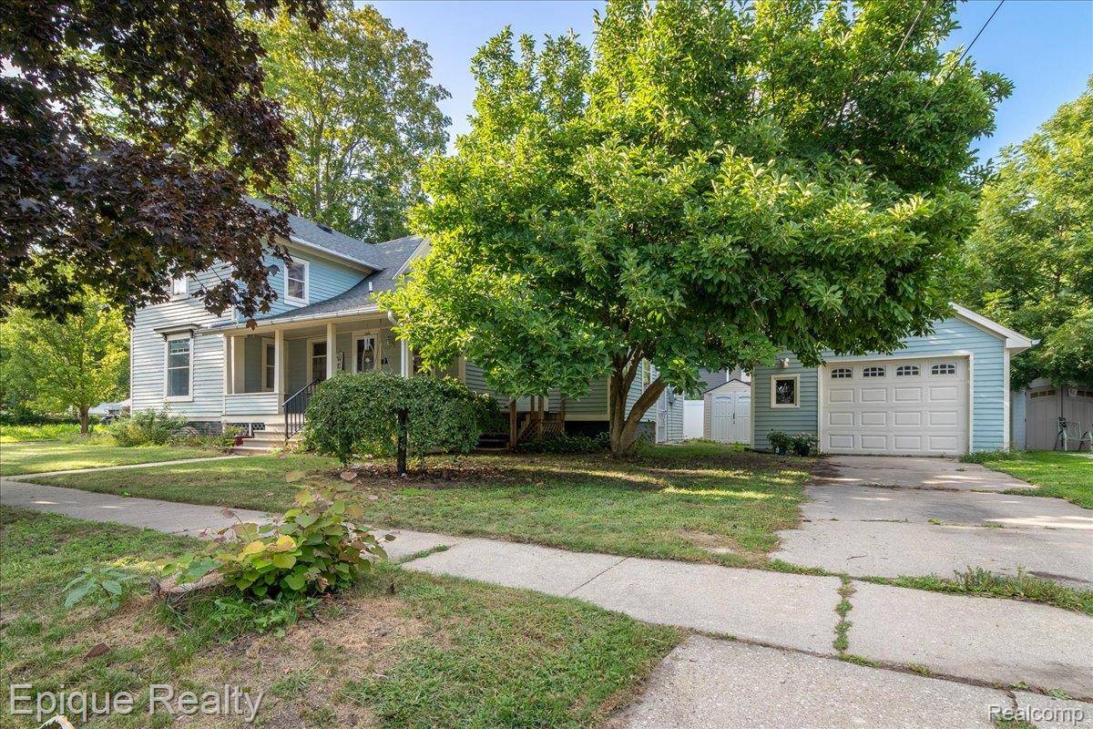 402 N Hickory ST, Owosso, MI 48867