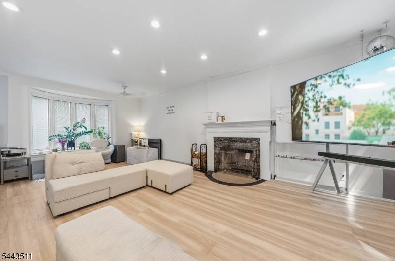 905 Salem Ave, Hillside Twp., NJ 07205