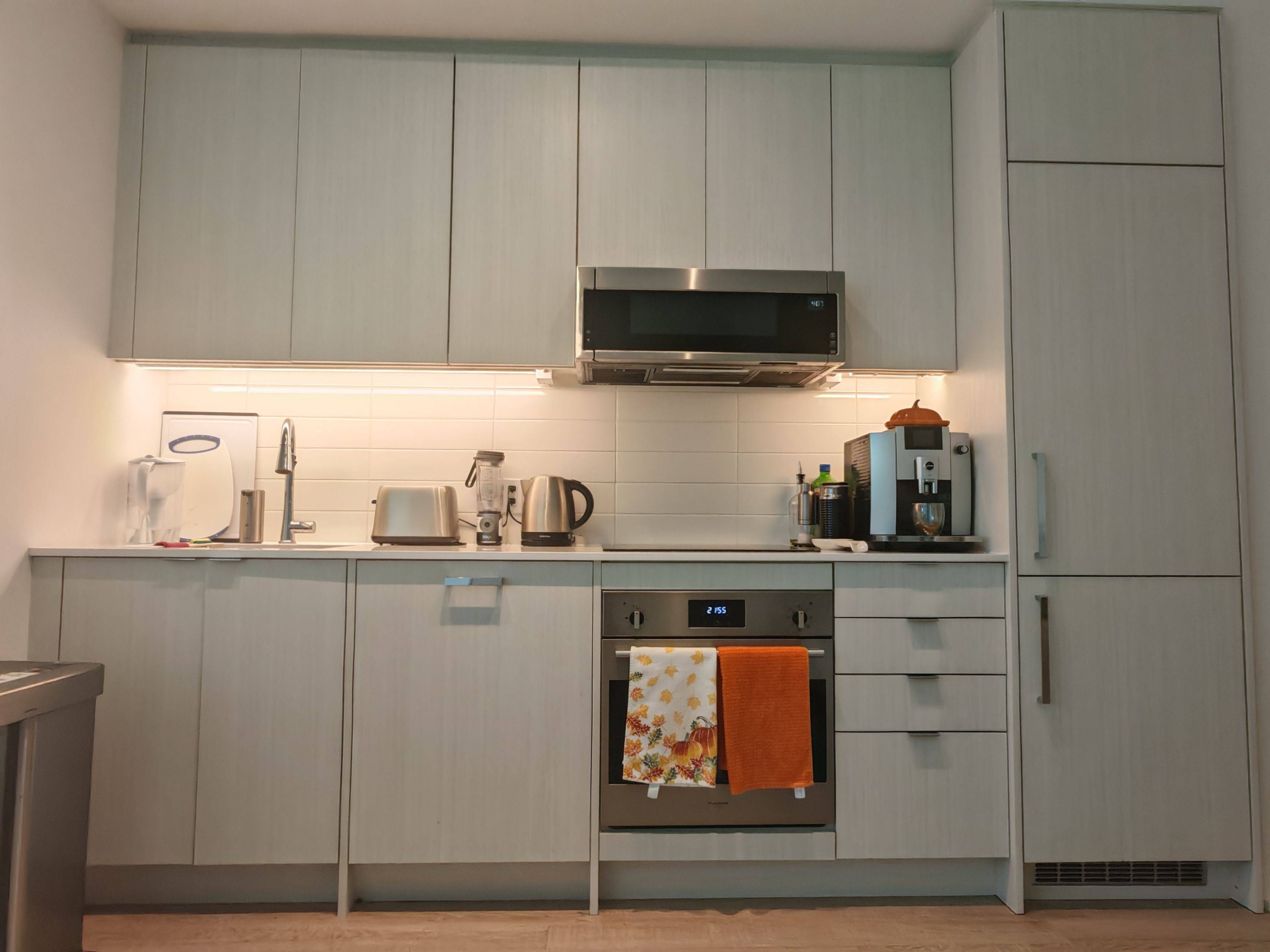 250 Lawrence AVE W #310, Toronto C04, ON M5M 1B2