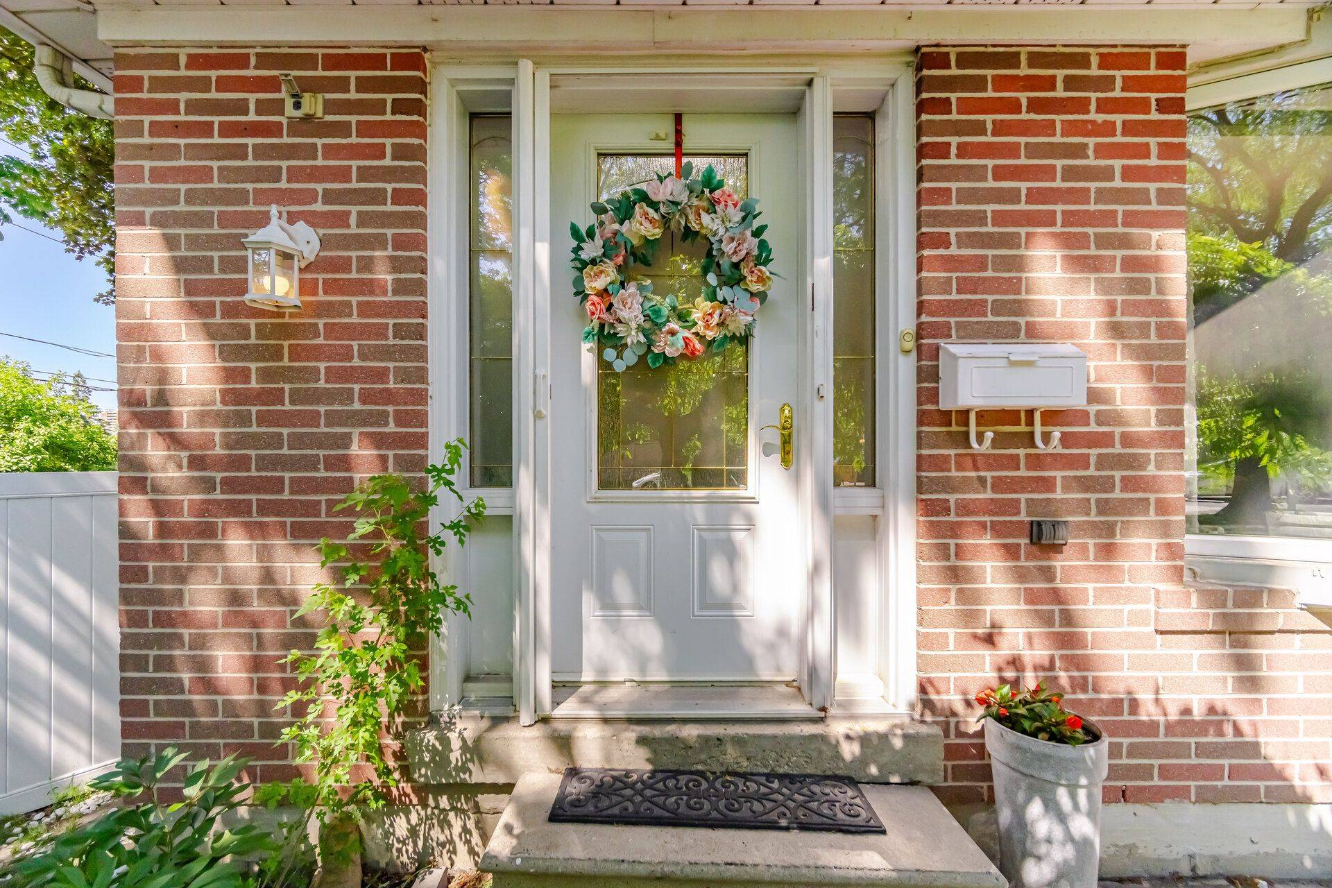 3673 Fieldgate DR, Mississauga, ON L4X 2J8