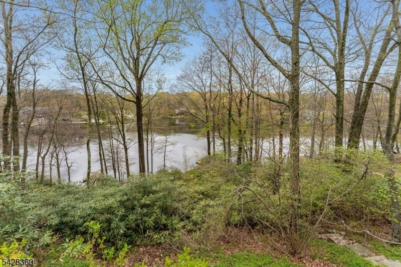 351 E Lakeshore Dr, Vernon Twp., NJ 07422