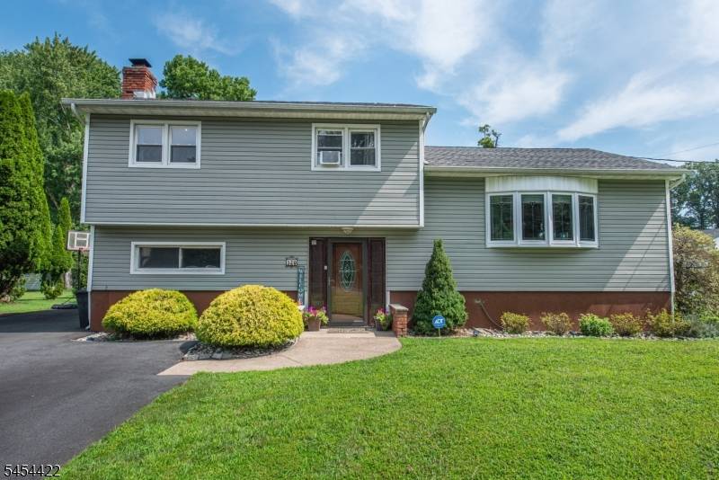 320 Horseneck Rd, Fairfield Twp., NJ 07004