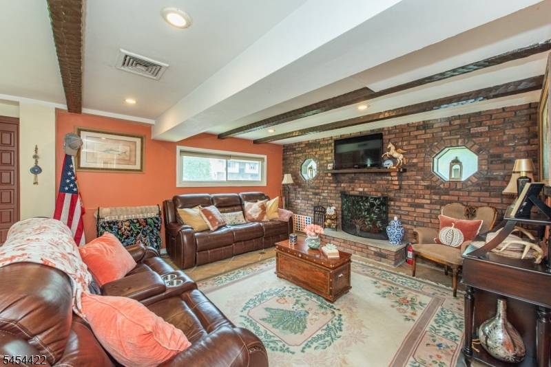 320 Horseneck Rd, Fairfield Twp., NJ 07004