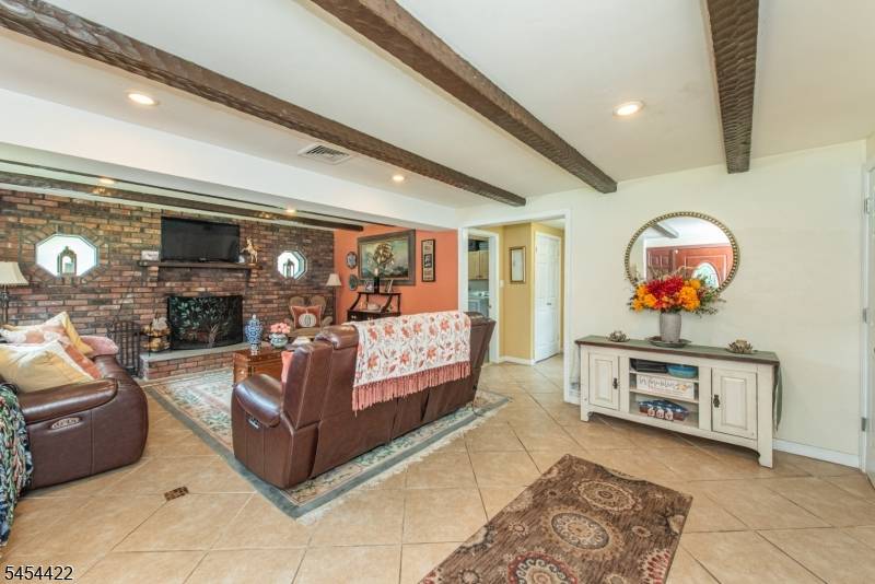320 Horseneck Rd, Fairfield Twp., NJ 07004