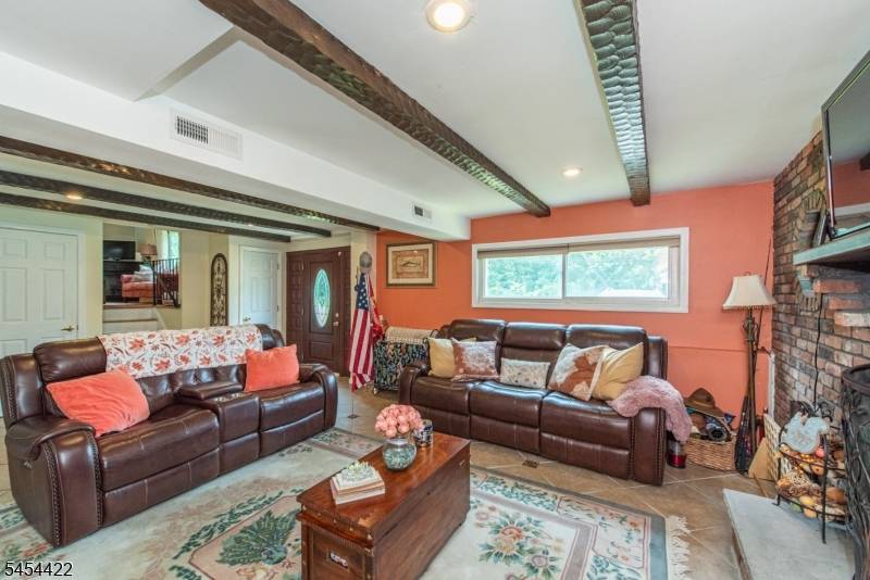 320 Horseneck Rd, Fairfield Twp., NJ 07004