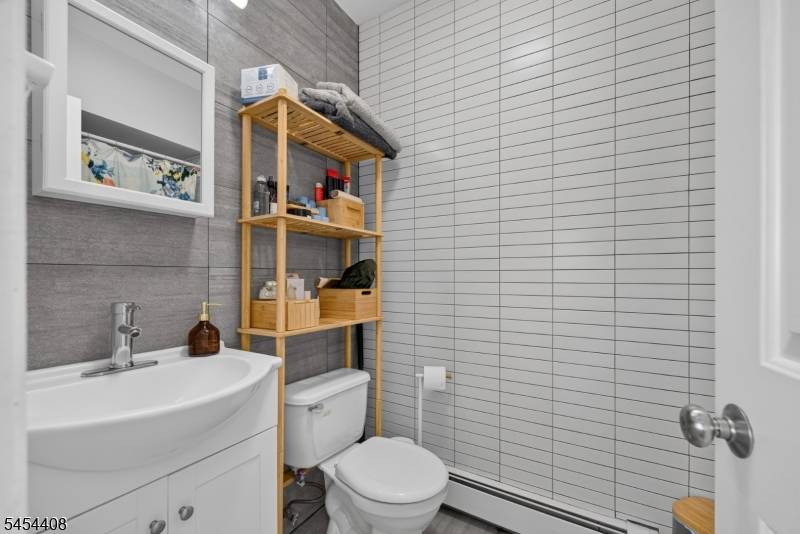 40-46 W 20Th St #9, Bayonne City, NJ 07002