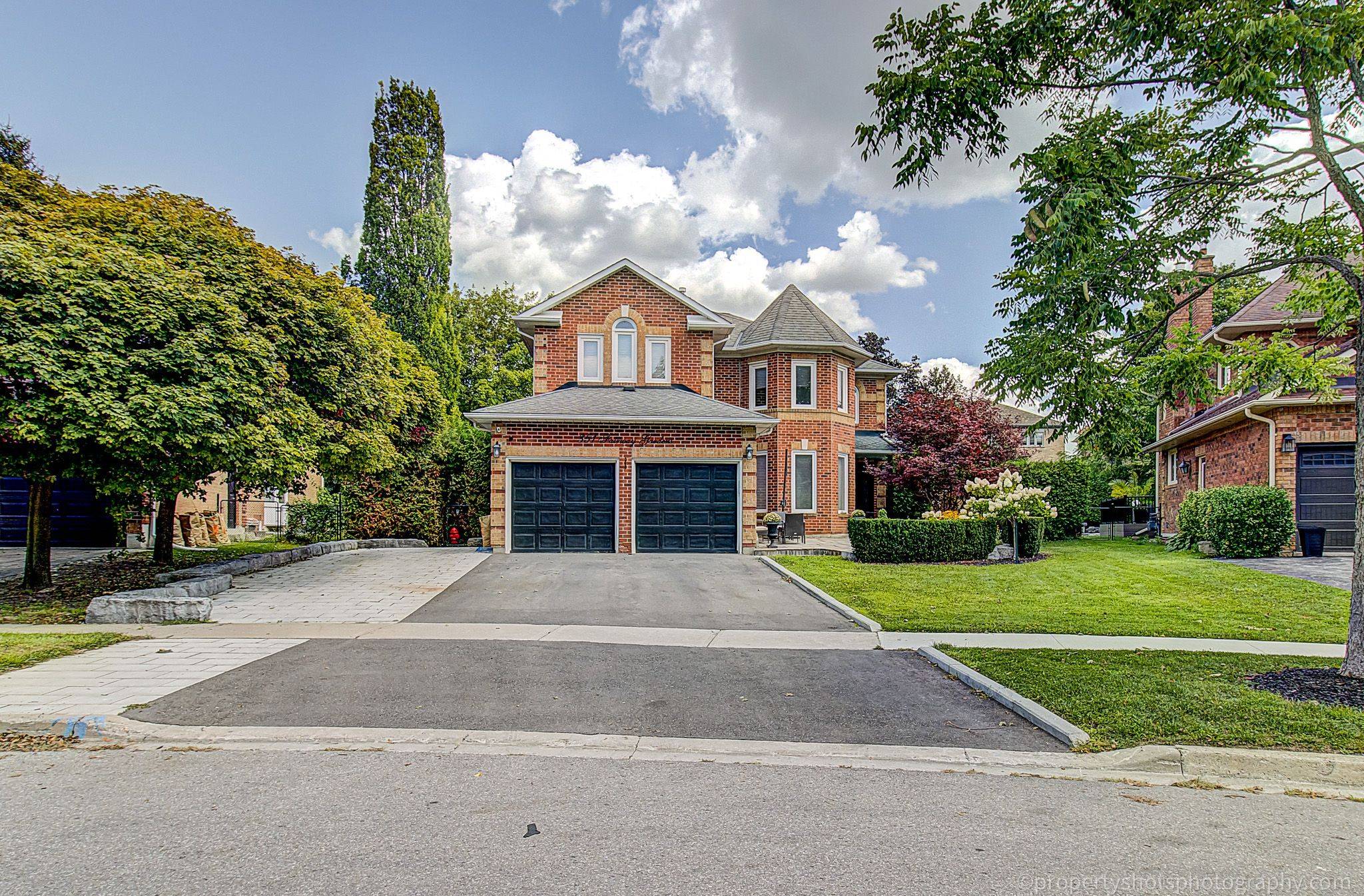 351 Fairway GDNS, Newmarket, ON L3X 1B4