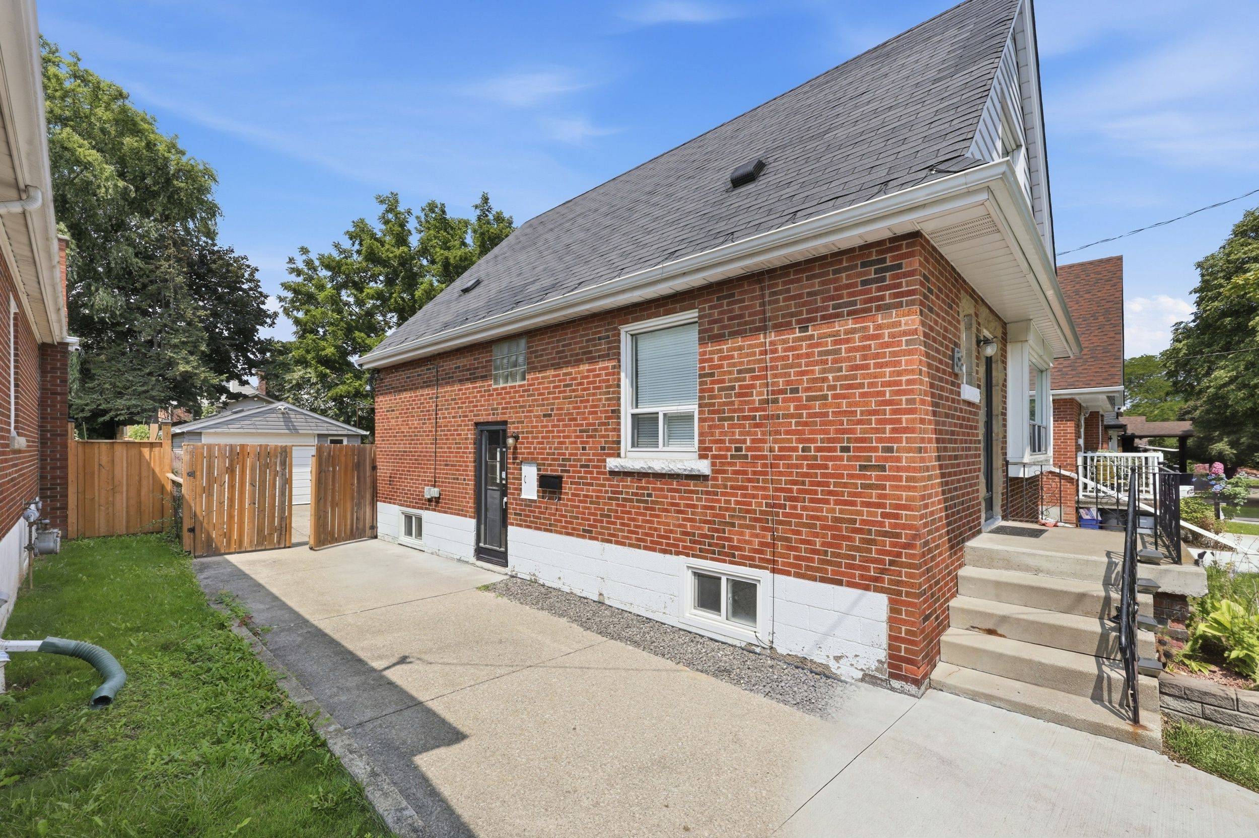 38 Martin RD #Basement, Hamilton, ON L8K 3N1